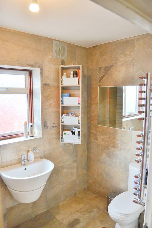 Superb Double Bedroom Quarto em Acomodações Particulares Londres